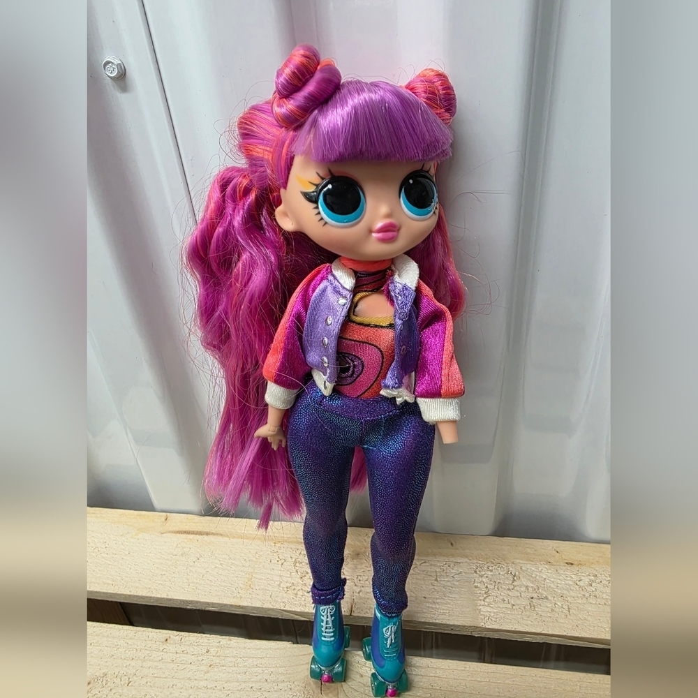 L.O.L Surpeise O.M.G Eollwr Xhixk Fashion Doll Misaing A Hand